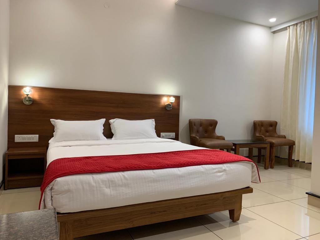 Jesta Residency Hotel Hassan Luaran gambar
