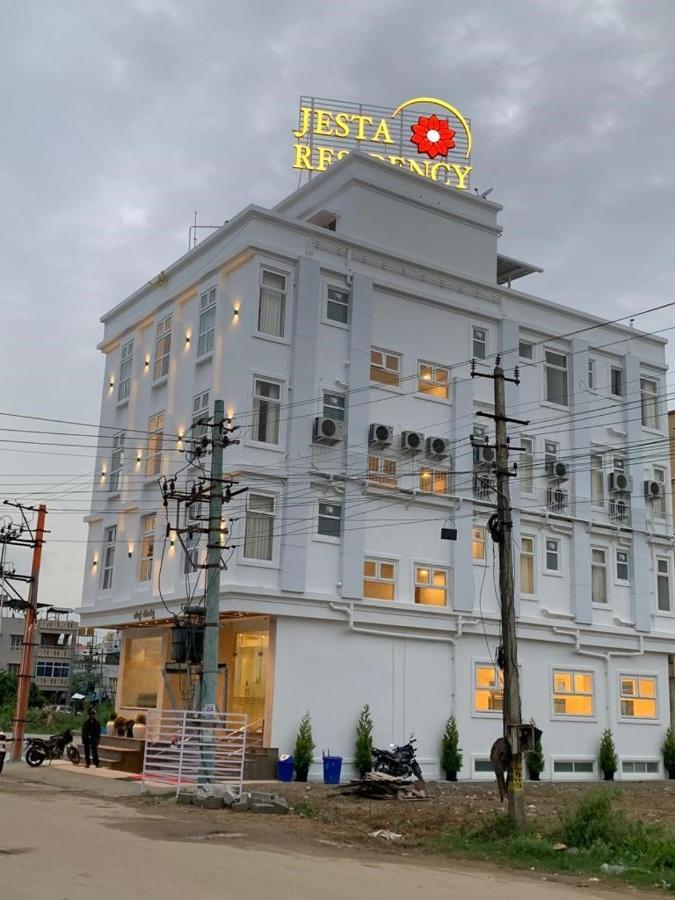 Jesta Residency Hotel Hassan Luaran gambar