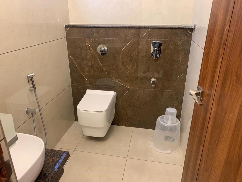 Jesta Residency Hotel Hassan Luaran gambar